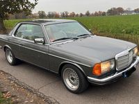 Gebraucht Mercedes 230 136 PS (100 kW) 1984 Grau Coupé