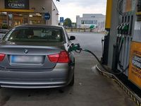 Gebraucht BMW 318 143 PS (105 kW) 2009 Grau Limousine