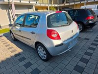 Gebraucht Renault Clio III 98 PS (72 kW) 2006 Silber Kleinwagen