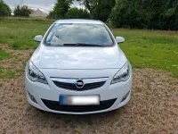 Gebraucht Opel Astra 140 PS (102 kW) 2012 Weiß Limousine