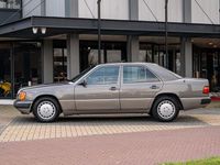 Gebraucht Mercedes E300 220 PS (161 kW) 1991 Schwarz Limousine