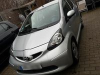 Gebraucht Toyota Aygo 68 PS (50 kW) 2008 Silber Kleinwagen