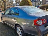 Gebraucht VW Jetta Freestyle 102 PS (75 kW) 2010 Grau Limousine