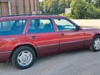Gebraucht Mercedes E200 136 PS (100 kW) 1994 Rot Kombi