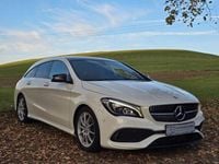 Gebraucht Mercedes CLA220 Shooting Brake AMG 184 PS (135 kW) 2017 Calcitweiss/zirrusweiss (metallic) Kombi