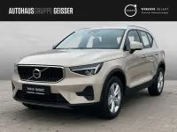 Neu Volvo XC40 Core 163 PS (119 kW) 2025 Braun SUV