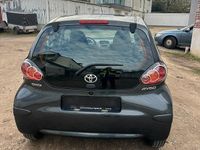 Gebraucht Toyota Aygo 68 PS (50 kW) 2011 Grau Kleinwagen