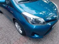 Gebraucht Toyota Yaris Hybrid 74 PS (54 kW) 2012 Blau Kleinwagen
