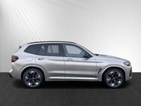 Gebraucht BMW iX3 Impressive 210 kW (286 PS) 2023 Kaschmirsilber SUV