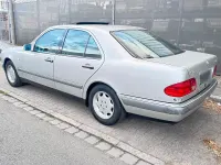 Gebraucht Mercedes E220 95 PS (69 kW) 1997 Silber Limousine