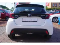 Gebraucht Toyota Yaris Team 116 PS (85 kW) 2023 Weis Kleinwagen