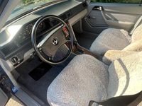 Gebraucht Mercedes E260 160 PS (117 kW) 1987 Blau Limousine