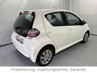 Gebraucht Toyota Aygo Cool 68 PS (50 kW) 2013 Weiß Kleinwagen