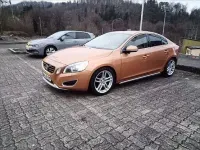 Gebraucht Volvo S60 Kinetic 305 PS (224 kW) 2011 Orange Limousine