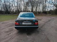 Second-hand Mercedes E280 197 CP (144 kW) 1993 Negru Berlinǎ