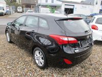 Gebraucht Hyundai i30 Trend 110 PS (80 kW) 2014 Schwarz Kombi