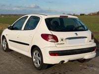 Gebraucht Peugeot 206+ 55 PS (40 kW) 2010 Weiß Kleinwagen