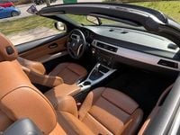 Gebraucht BMW 320 Cabriolet 170 PS (125 kW) 2012 Schwarz Cabrio