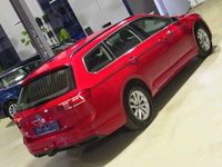 Gebraucht VW Passat Business 122 PS (89 kW) 2023 Tornado red Kombi