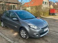 Gebraucht Renault Clio 88 PS (64 kW) 2012 Silber Kleinwagen