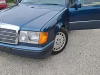 Second-hand Mercedes E300 220 CP (161 kW) 1990 Albastru Berlinǎ