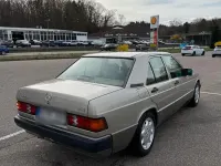 Gebraucht Mercedes 190 136 PS (100 kW) 1990 Grau Limousine