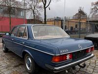 Gebraucht Mercedes E230 136 PS (100 kW) 1981 Blau Limousine