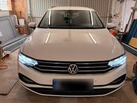 Gebraucht VW Passat 150 PS (110 kW) 2020 Weiß Kombi