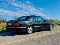 Second-hand Mercedes E200 Avantgarde 163 CP (119 kW) 2002 Negru Berlinǎ