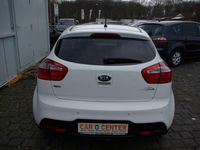 Second-hand Kia Rio DREAM-TEAM Edition 86 CP (63 kW) 2013 Unbekannt Berlinǎ