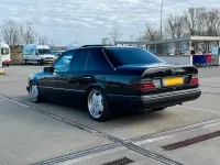 Second-hand Mercedes E250 90 CP (66 kW) 1992 Negru Berlinǎ
