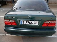 Second-hand Mercedes E200 Elegance 163 CP (119 kW) 2000 Verde Berlinǎ