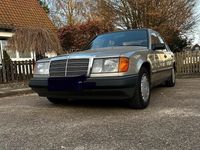 Gebraucht Mercedes E200 118 PS (86 kW) 1989 Silber Limousine