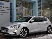 Gebraucht Ford Focus Cool & Connect 120 PS (88 kW) 2019 Moondust silver (metallic) Limousine