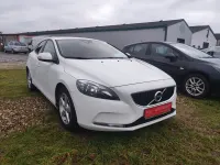 Gebraucht Volvo V40 Kinetic 120 PS (88 kW) 2019 Weiß Limousine