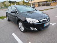 Gebraucht Opel Astra 115 PS (84 kW) 2011 Schwarz Kleinwagen