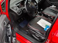 Gebraucht Ford Fiesta 82 PS (60 kW) 2017 Rot Kleinwagen