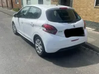 Gebraucht Peugeot 208 Active 82 PS (60 kW) 2016 Weiß Kleinwagen