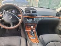 Gebraucht Mercedes E220 150 PS (110 kW) 2003 Silber Limousine
