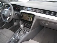 Gebraucht VW Passat Elegance 150 PS (110 kW) 2023 Grau Kombi