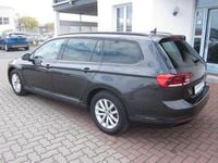 Gebraucht VW Passat 150 PS (110 kW) 2022 Grau Kombi