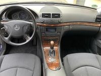 Używany Mercedes E320 Elegance 224 KM (164 kW) 2004 Srebrny Sedan/Limuzyna