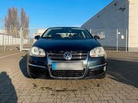 Gebraucht VW Jetta 105 PS (77 kW) 2006 Blau Limousine