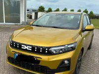 Gebraucht Dacia Logan 100 PS (73 kW) 2026 Gelb Limousine