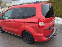 Gebraucht Ford Tourneo Courier Titanium 140 PS (102 kW) 2016 Rot Van / Kleinbus