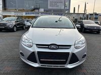Gebraucht Ford Focus Ambiente 101 PS (74 kW) 2014 Polarsilber metallic Kombi