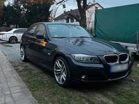 Gebraucht BMW 318 145 PS (106 kW) 2012 Schwarz Limousine