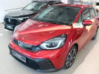 Gebraucht Honda Jazz Advance 122 PS (89 kW) 2024 Premium crystal red metallic (metallic) Kleinwagen