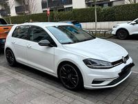 Gebraucht VW Golf VII Highline 150 PS (110 kW) 2019 Weiß Limousine