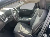 Gebraucht Volvo V60 Core 197 PS (144 kW) 2025 Onyx schwarz Kombi